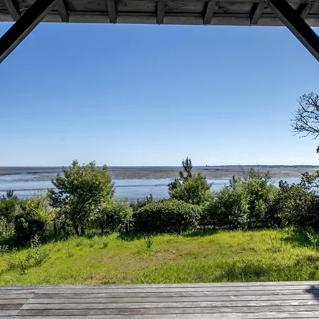 Avec Vue Sur Le Bassin